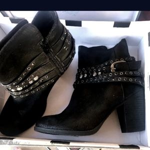 9M Women's Not Rated Black Omega Ankle Boots
